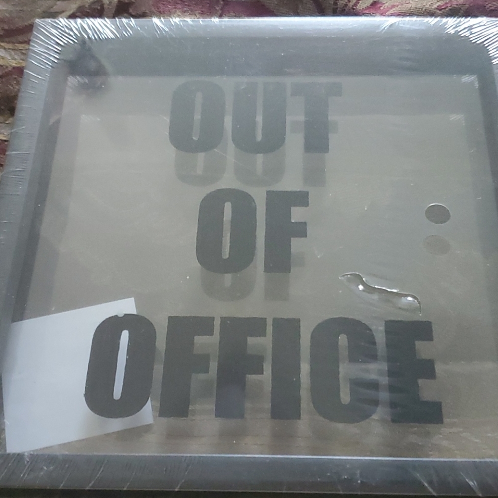 - Frontgate 5x7 sign out of office sealed